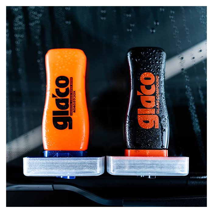 Soft99 Glaco Anti Rain-beläggningsset med vattenpärlor på flaskorna.