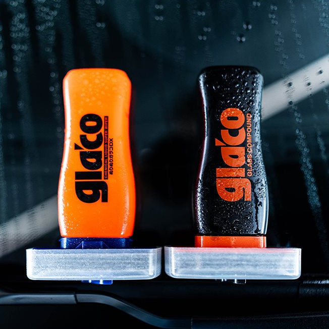 Soft99 Glaco Anti Rain-beläggningsset med vattenpärlor på flaskorna.