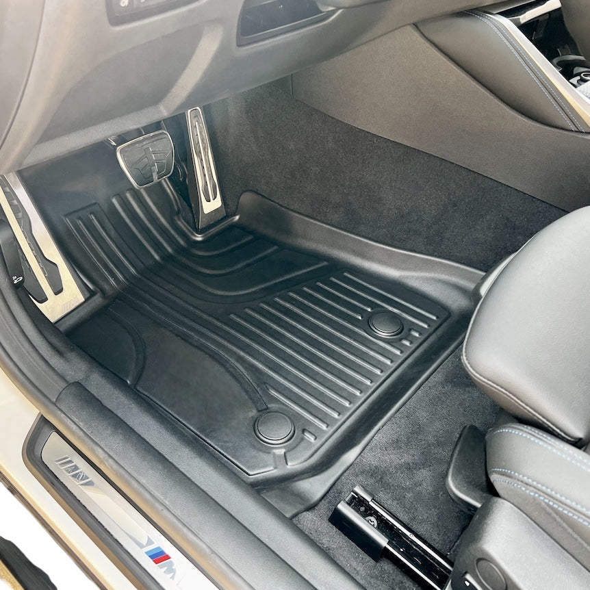 3D All Weather-golvmattset för BMW i4, perfekt passform och skydd.