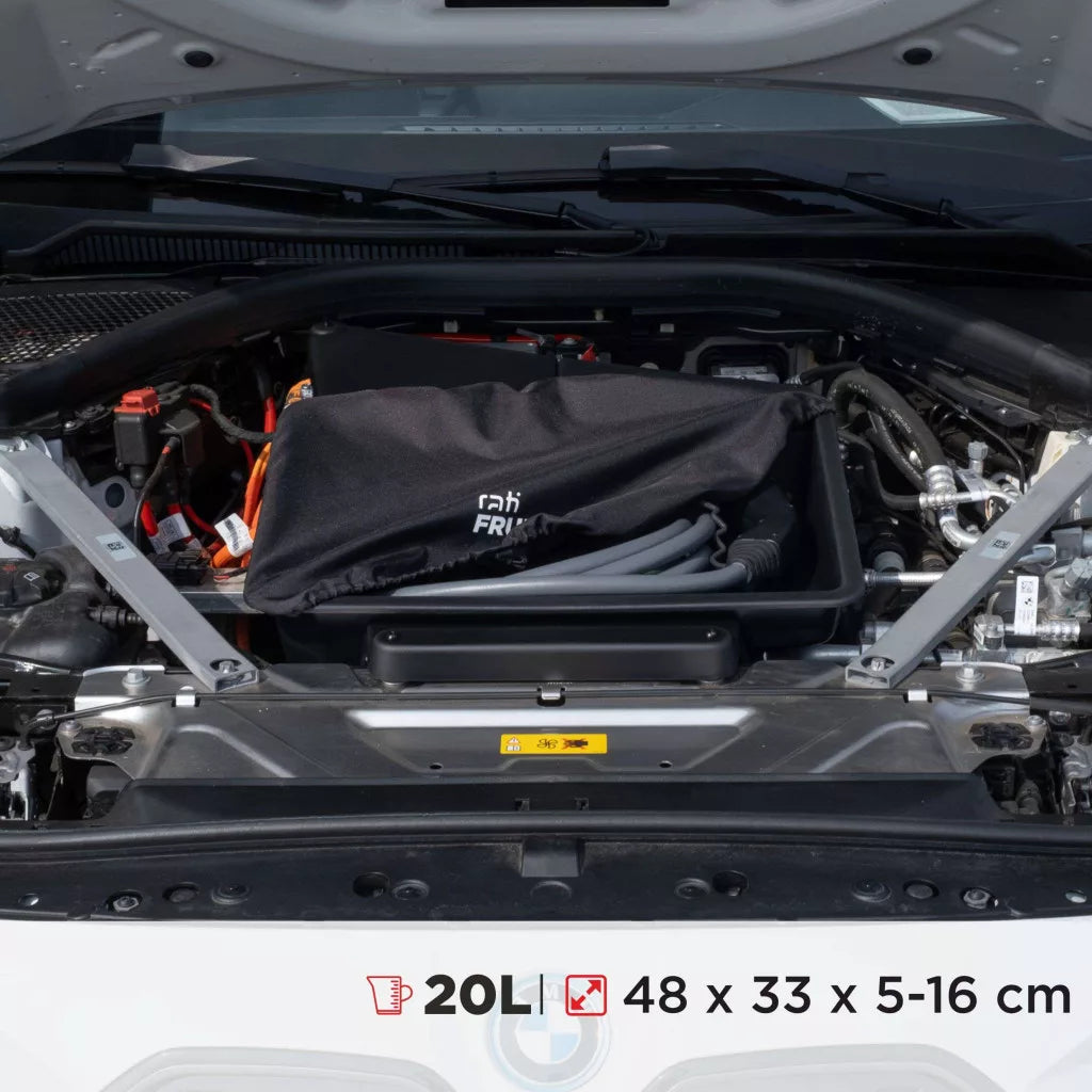 Rati frunk förvaringslåda installerad i en BMW i4 frunk med laddkabel.