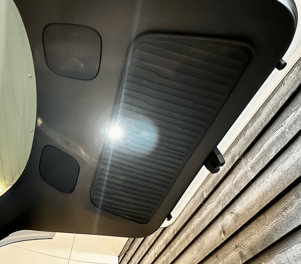 Skydd till baklucka Tesla Model Y