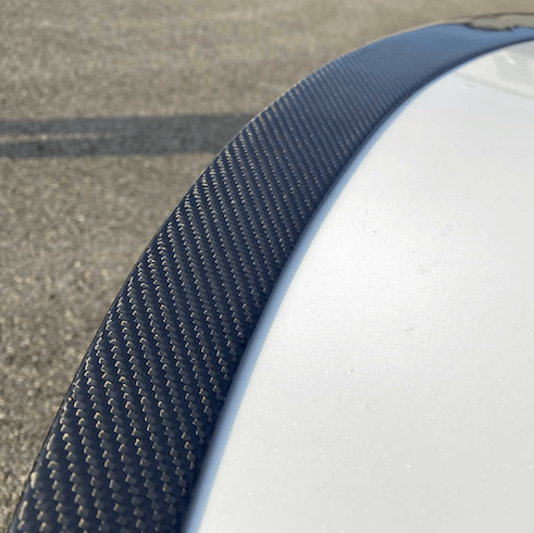 Performance Spoiler i äkta kolfiber - passar till Tesla 3/Y