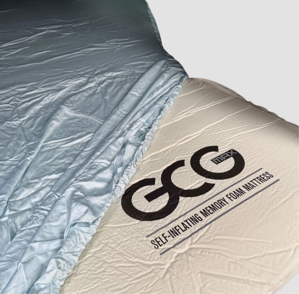 GCG Max bambuslakan monterat på GCG Max Premium luftmadrass med memory foam