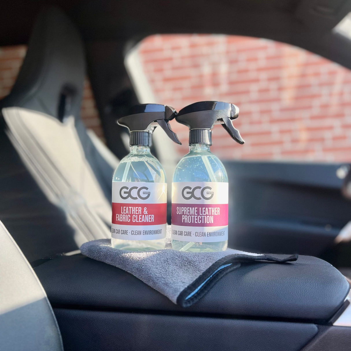GCG MAX sätesvårdset med Leather & Fabric Cleaner och Supreme Leather Protection.
