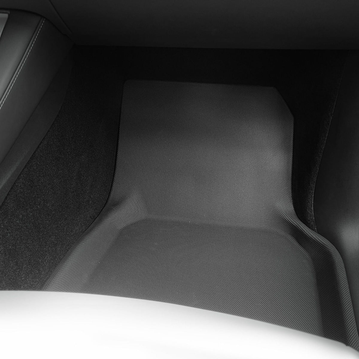GCG MAX 3D All Weather måttesæt i kabinen på en elbil – Tesla Model Y