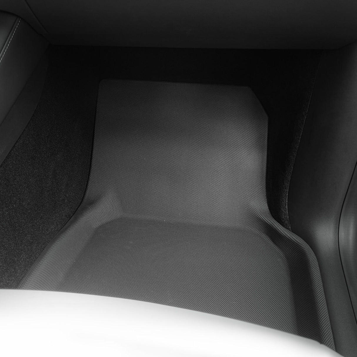 Svart GCG MAX allvädersmatta för Tesla Model Y golv
