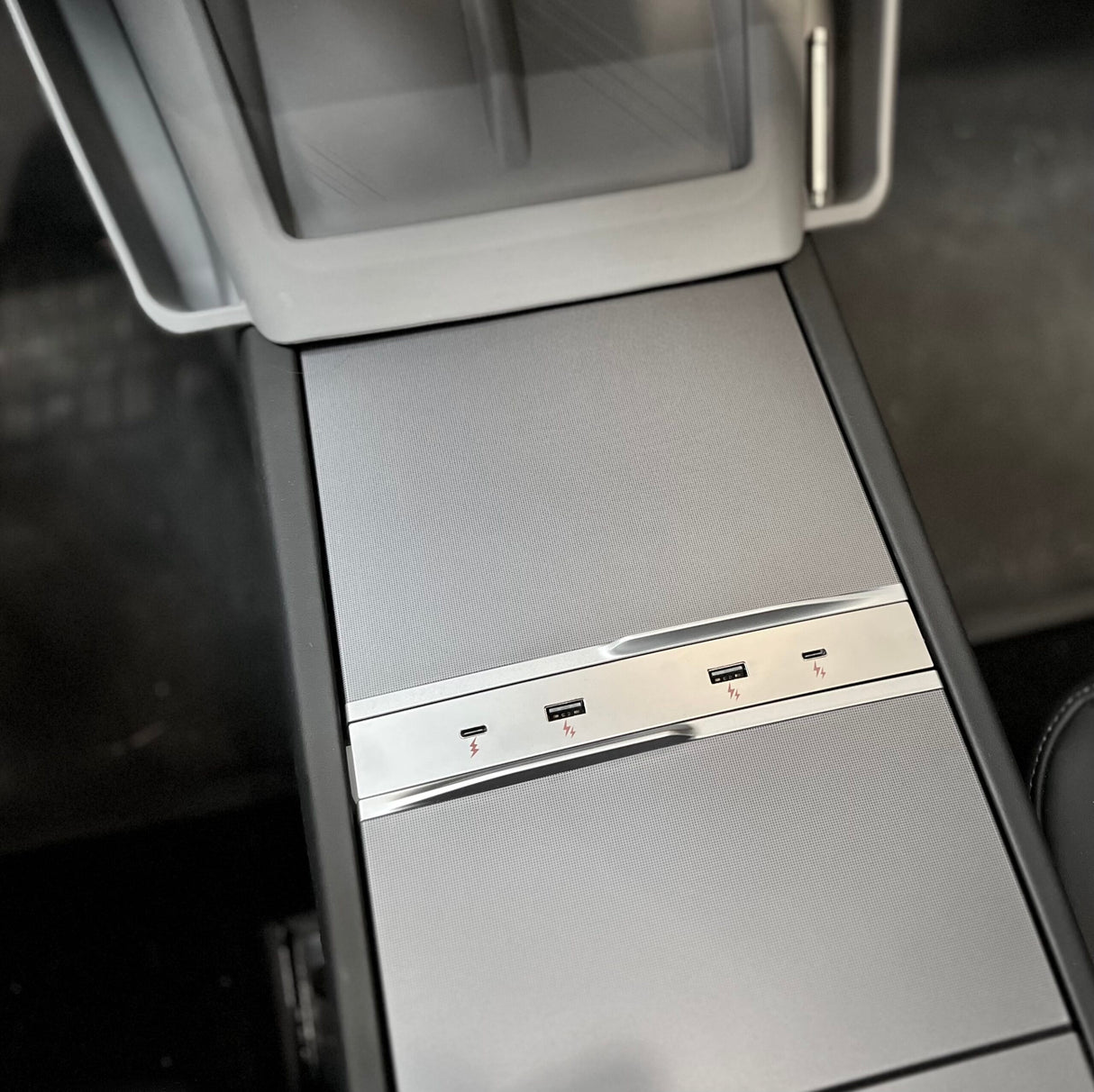 USB-hubb till Tesla Model 3/Y
