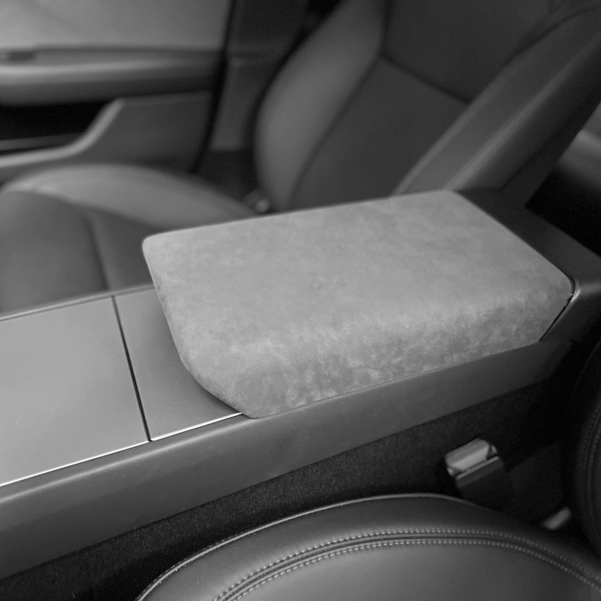 Alcantara armstöd för Tesla Model 3/Y