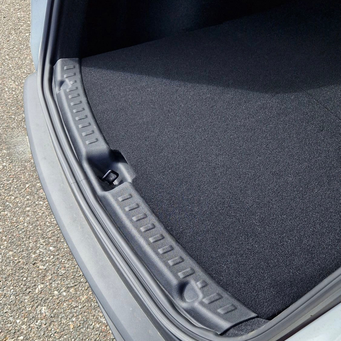 Skydd till lastkant - Tesla Model Y Juniper 2025