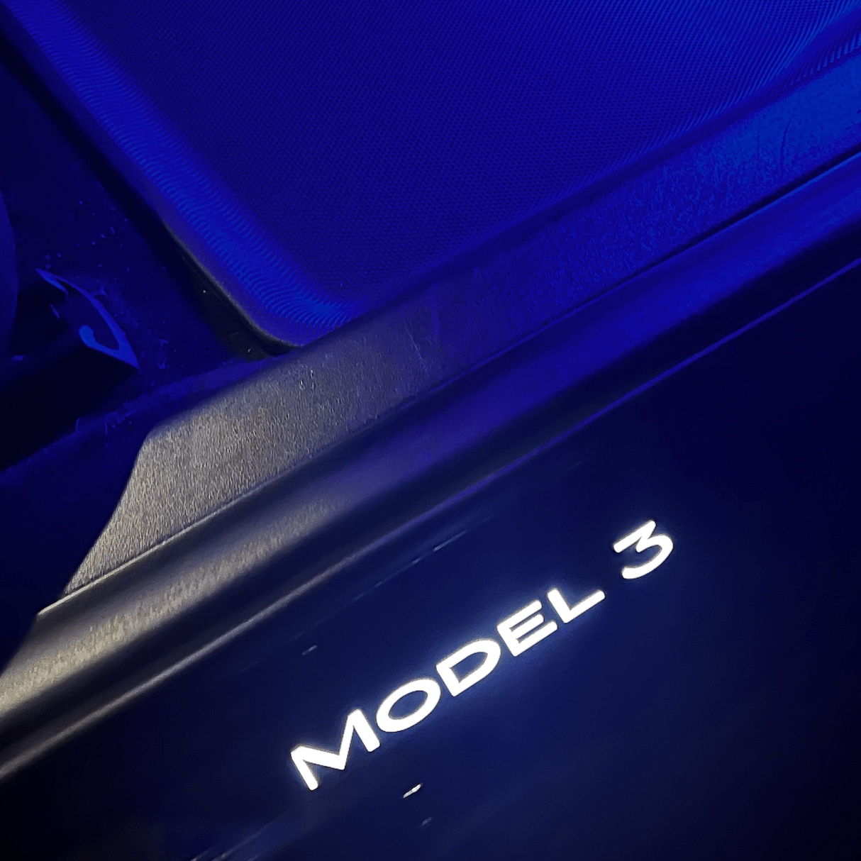 Instegslister med ljus, passar till Tesla Model 3/Y
