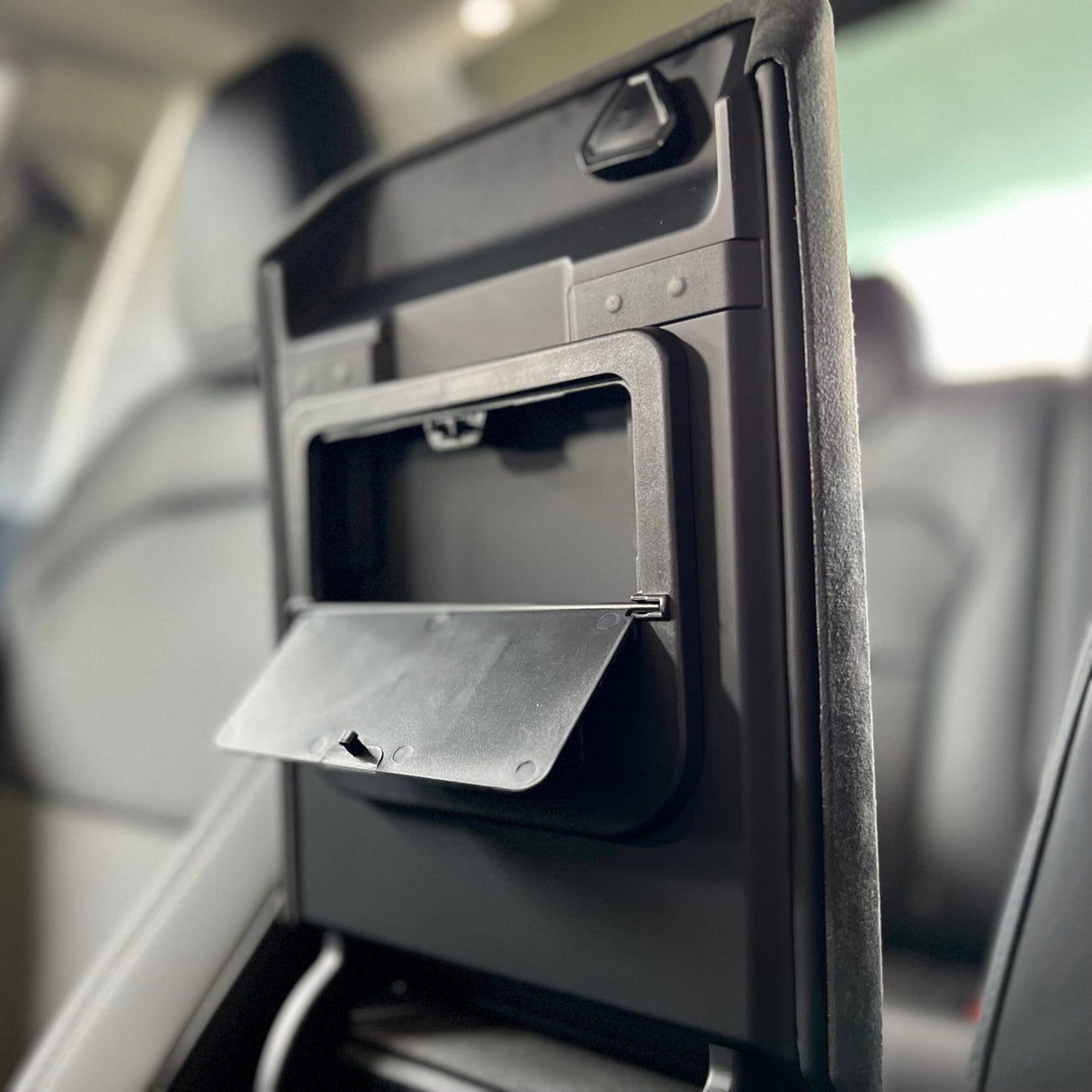 Dold förvaringsbox passar till Tesla Model 3/Y