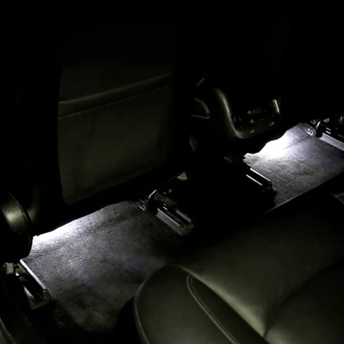 LED lamper under sæderne til Tesla Model Y