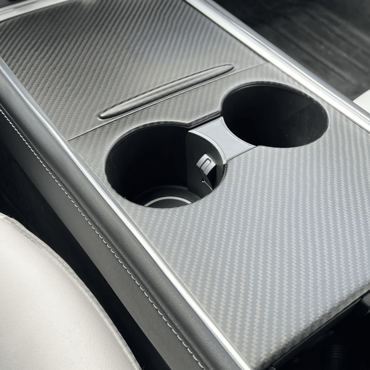 Cover til midterkonsol i ægte carbon til Tesla Model 3/Y