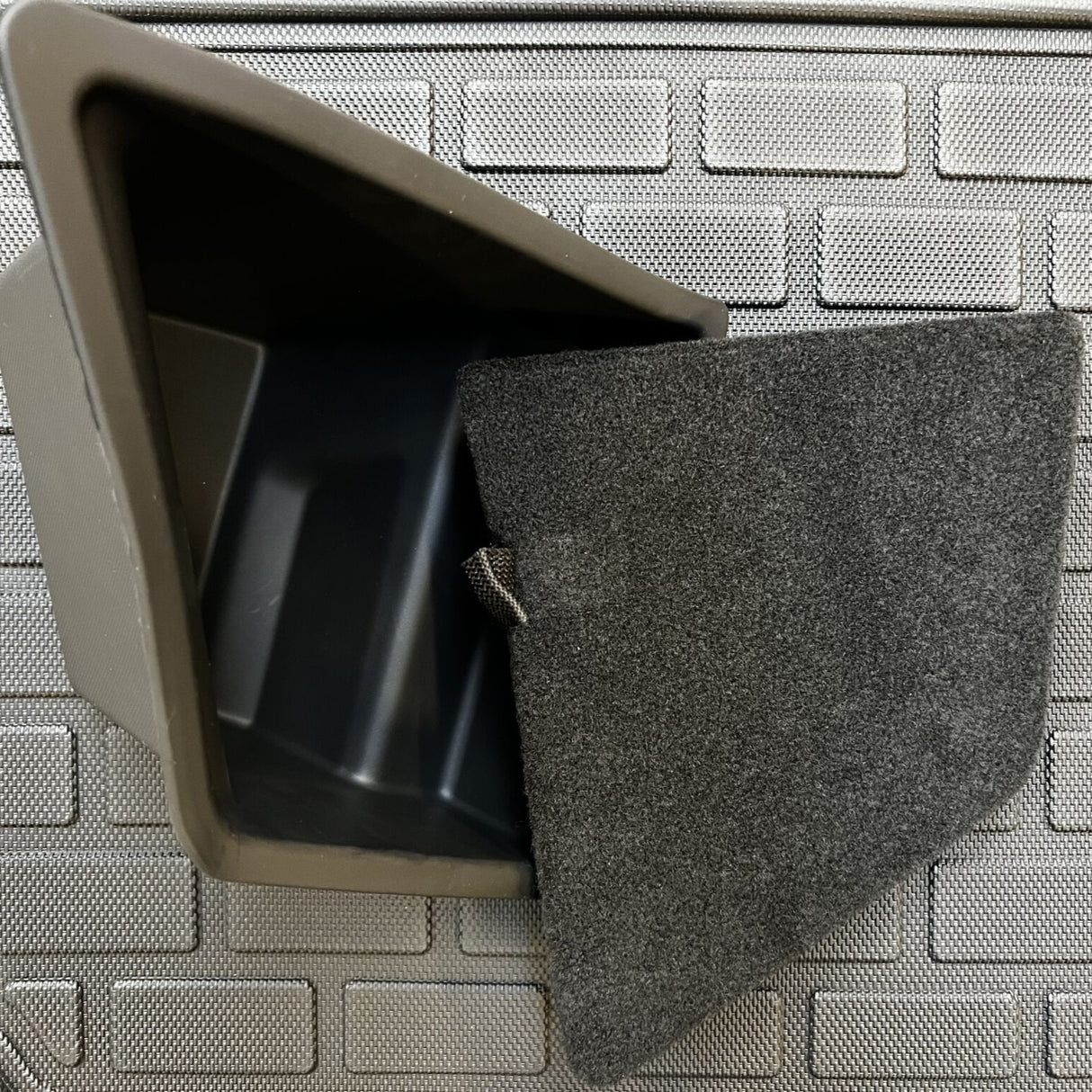 Bagageutrymmesförvaringsbox med lock – passar Tesla Model 3
