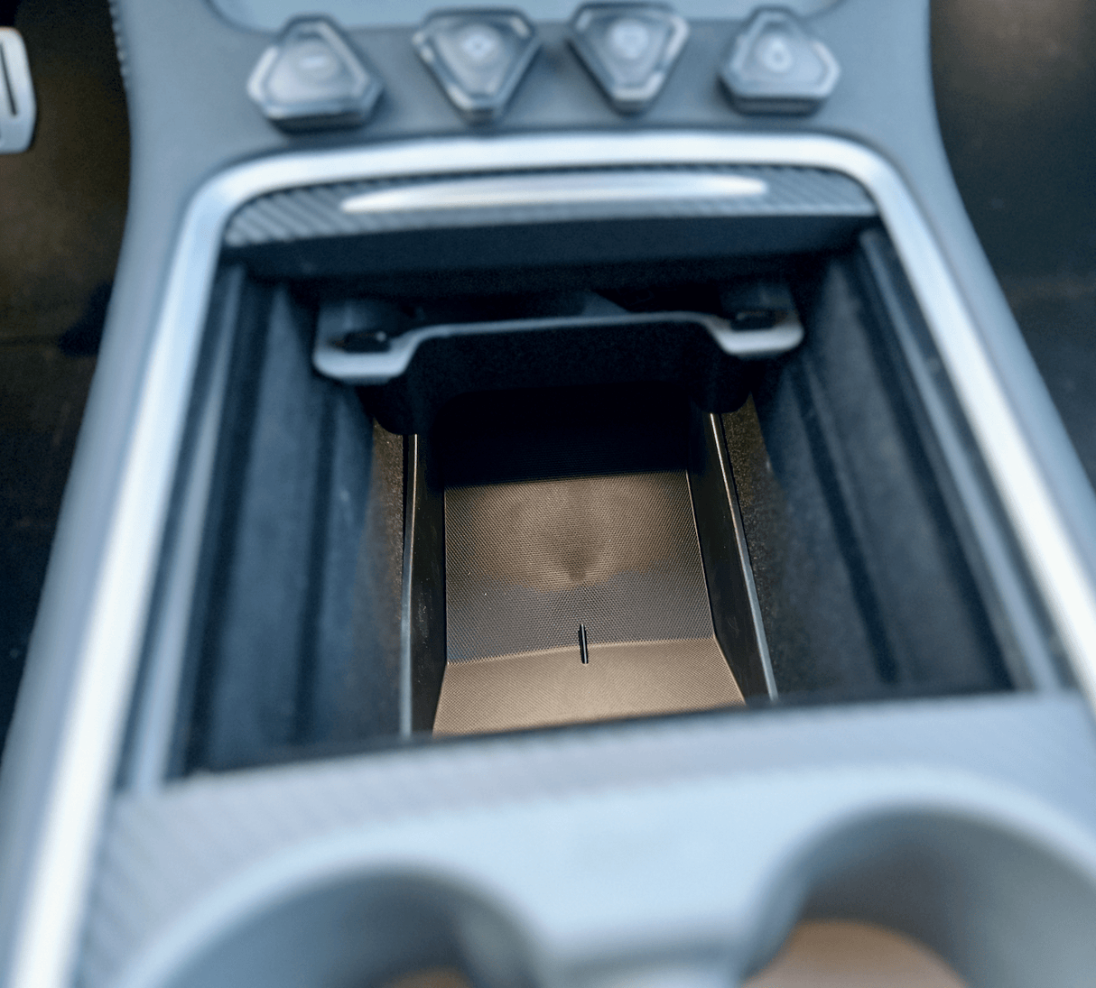 Box/underlag till mittkonsol. Passar Tesla Model 3/Y