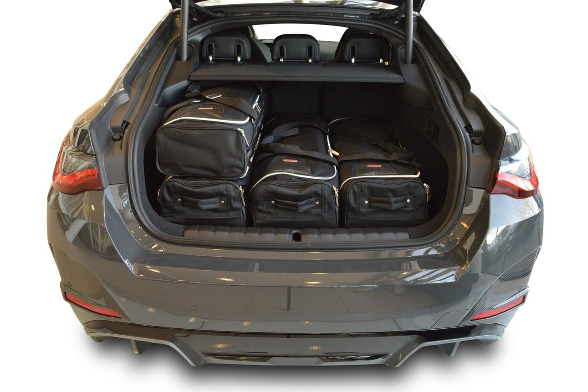 Car-Bags komplett väskset skräddarsytt för bagageutrymmet i BMW i4.