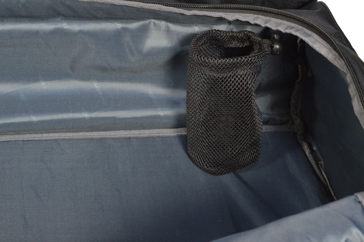 Detalj av Car-Bags Pro.Line väska, med svart mesh-flaskhållare inuti