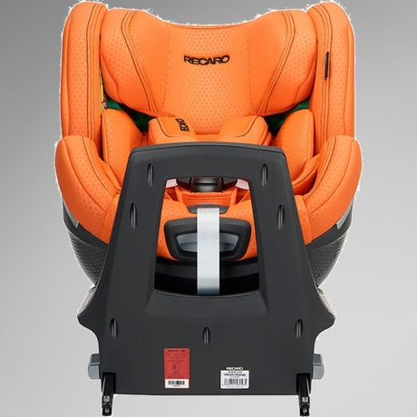 Recaro Autostol Xenon 1 Kid Orange set forfra, viser rotationsbasen nedefra