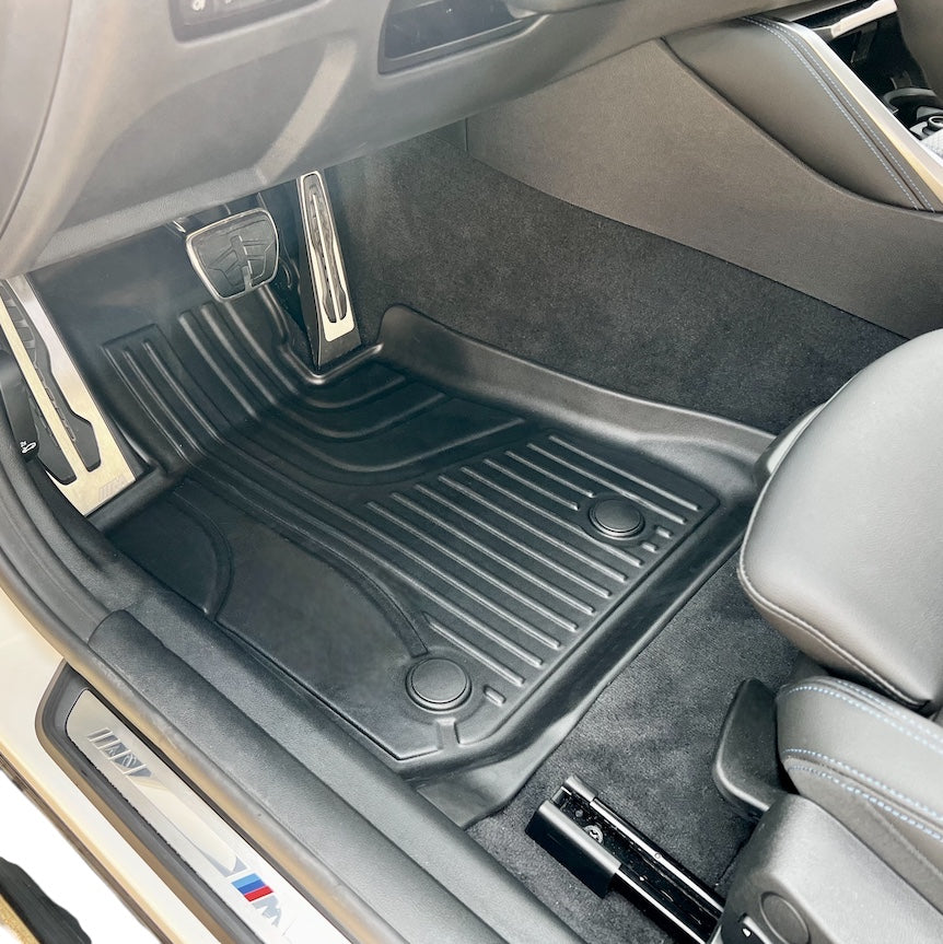 3D All Weather-golvmattset för BMW i4, perfekt passform och skydd.