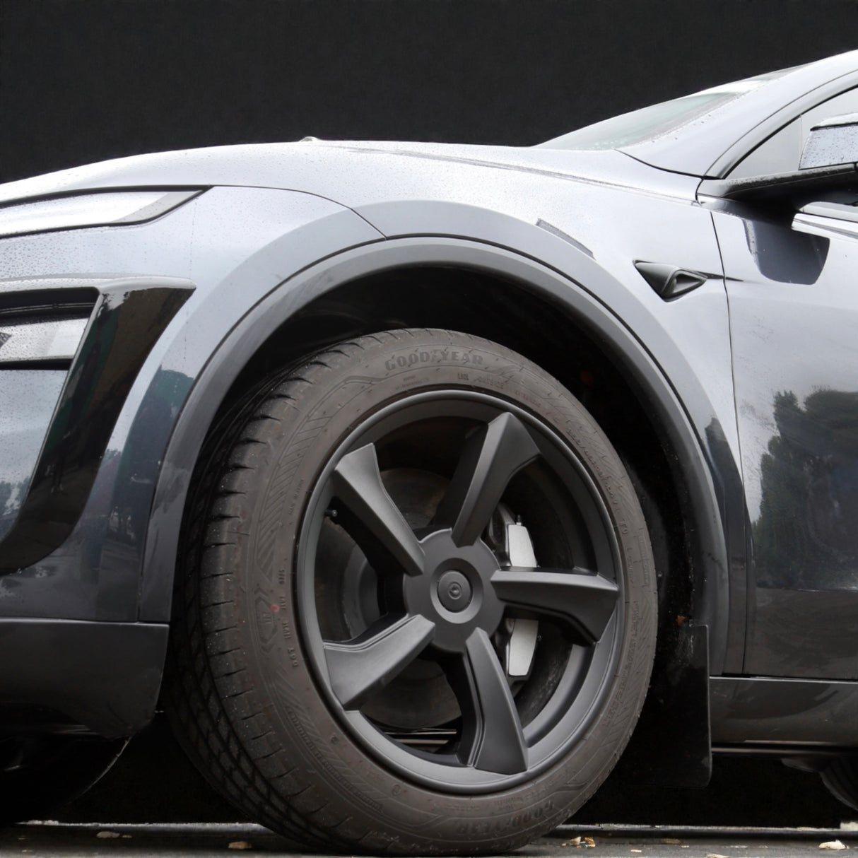 Hjulkapslar på en Tesla Model Y Juniper