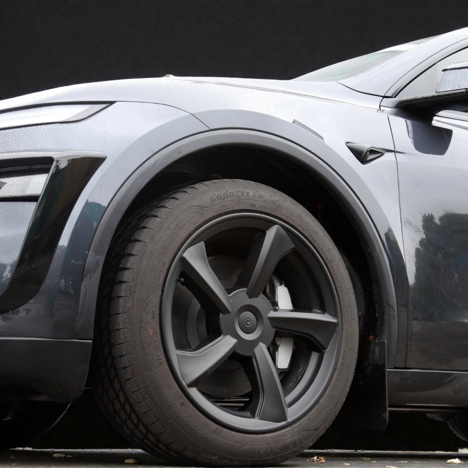 Hjulkapslar på en Tesla Model Y Juniper