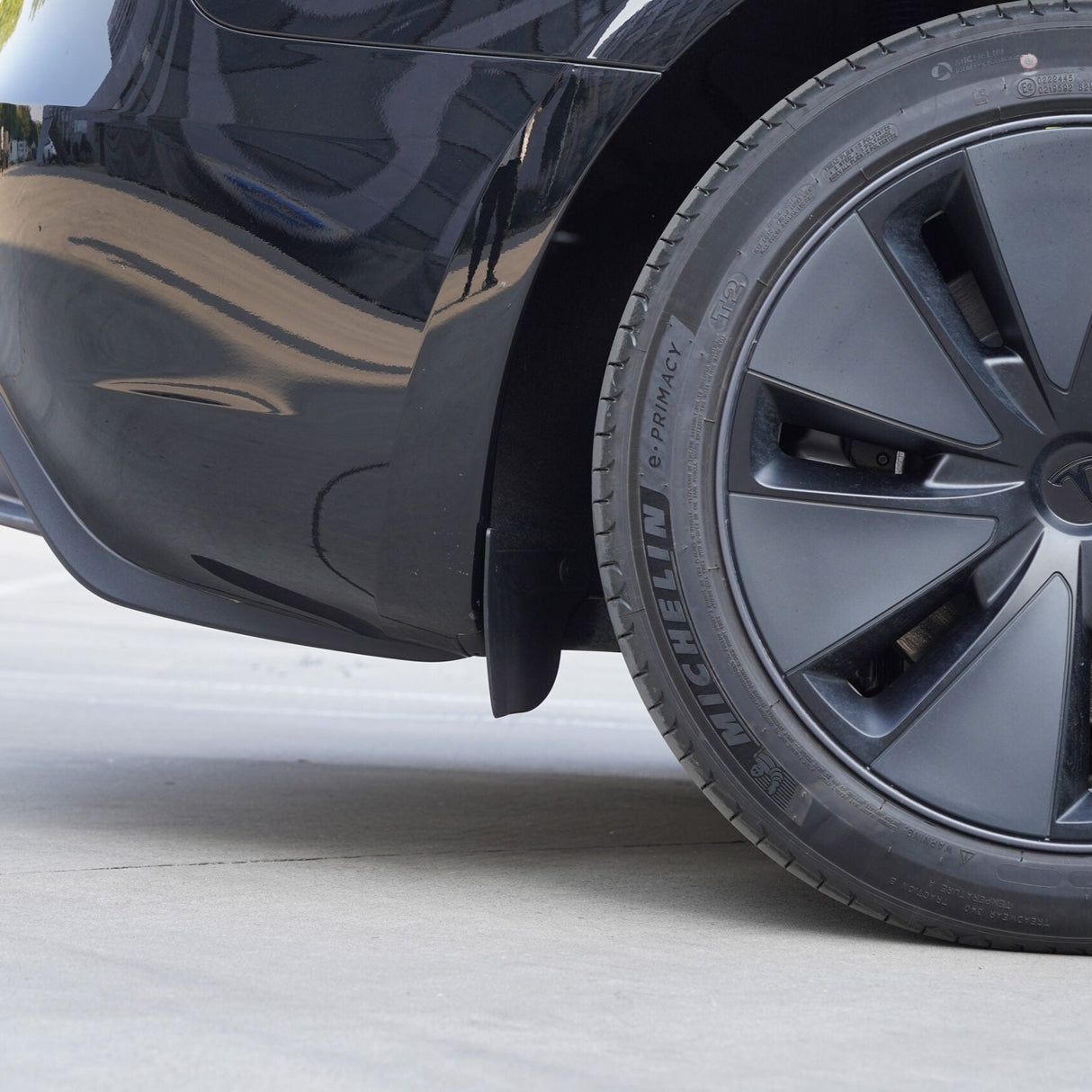 Stänkskydd/mud flaps till Tesla Model Y