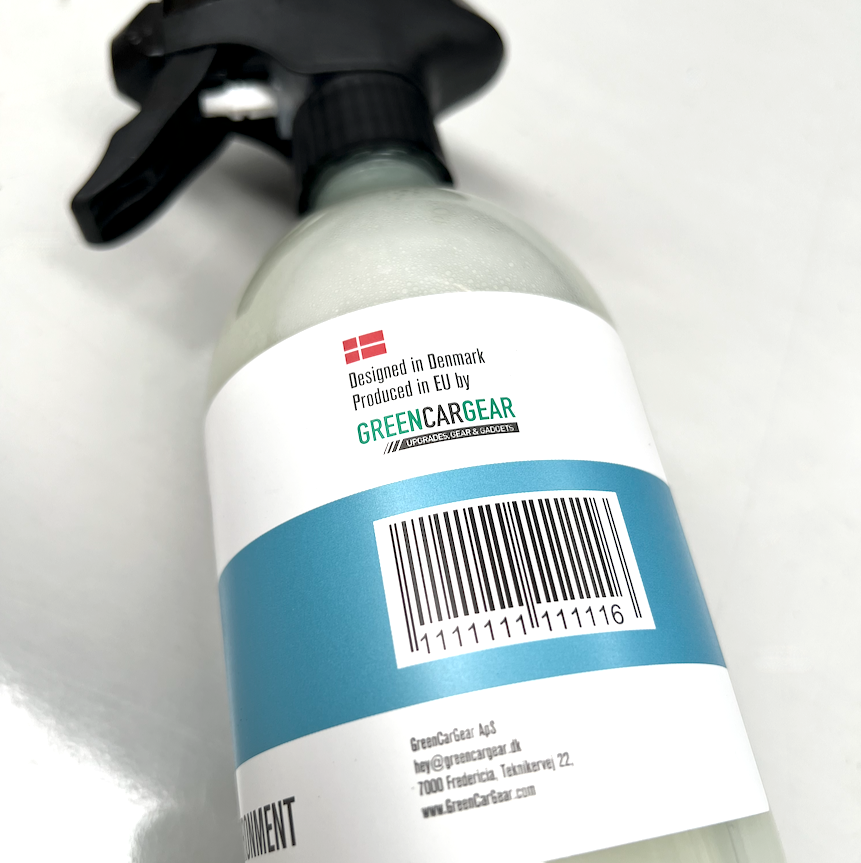 GCG MAX Cockpit Cleaner-flaska med QR-kod och danskt designmärke