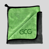 GCG MAX mikrofiberduk i grön och mörkgrå, vikt och med logotyp.