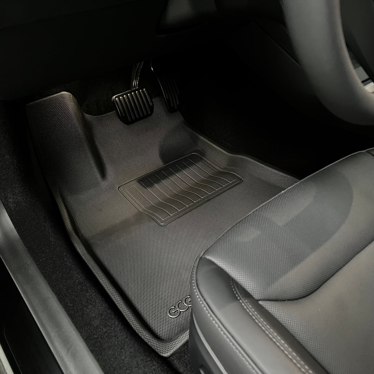 GCG MAX All Weather mattset för Tesla Model 3 2024- förarsidan
