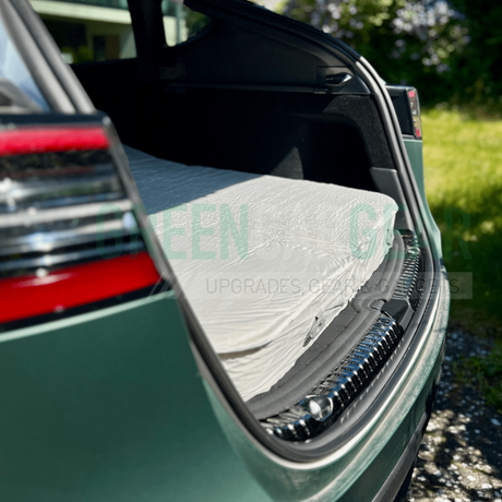 Letar du efter tillbehör till elbilar? Hos GreenCarGear har vi allt från bilvårdsprodukter, laddare för elbil, tillbehör för elbilsladdning hemma med mera. Du hittar allt Tesla-tillbehör, VW ID 4-tillbehör och Ford Mustang Mach E-tillbehör.