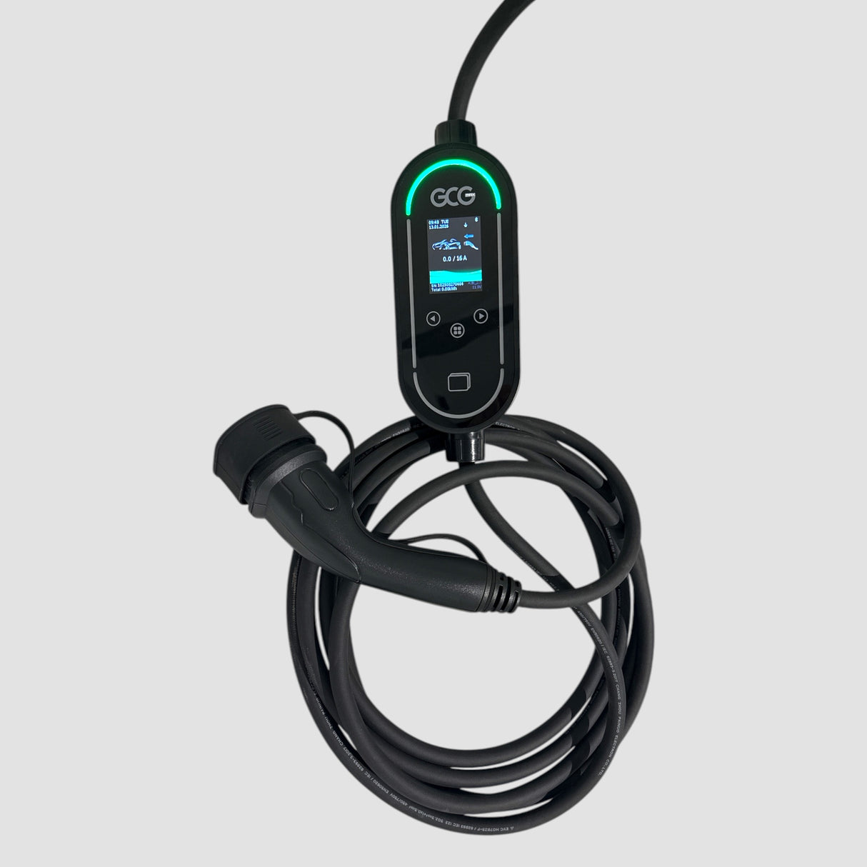 GCG MAX mobil laddare med lång svart kabel och kontakt redo att användas