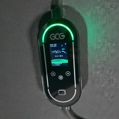 GCG MAX Mobil Laddare med en tänd skärm