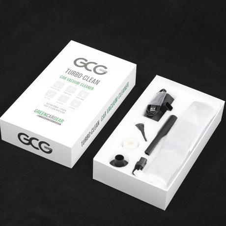 Bil dammsugare i öppen låda med tillbehör redo att användas