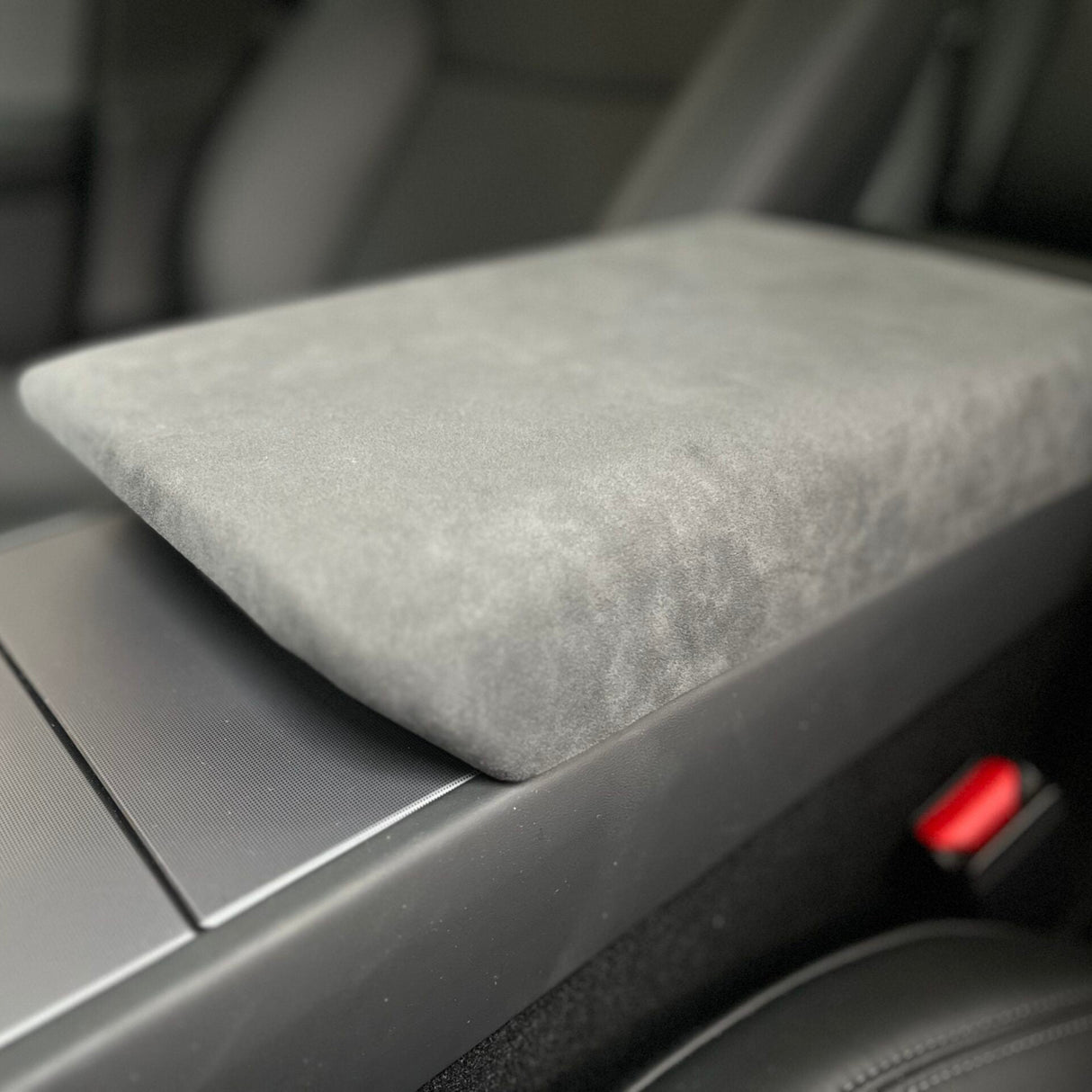 Alcantara armstöd för Tesla Model 3/Y