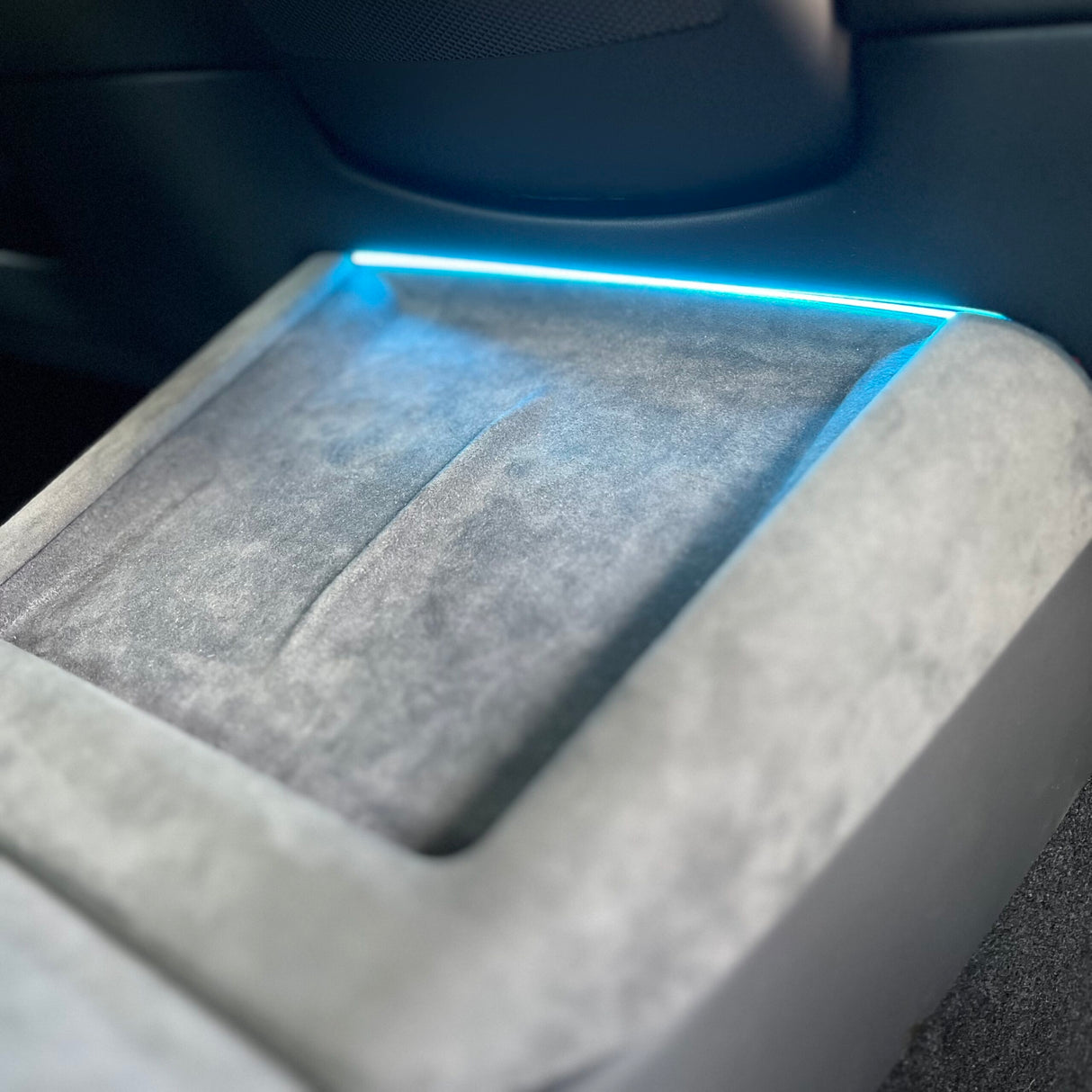 LED konsolljus till Tesla Model 3/Y