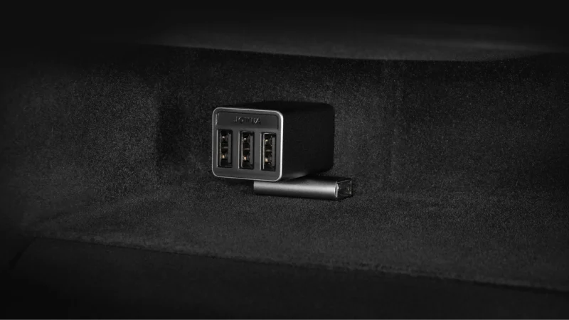 Tesla 4-portars USB Dashcam Hub – Model 3 Highland 2024