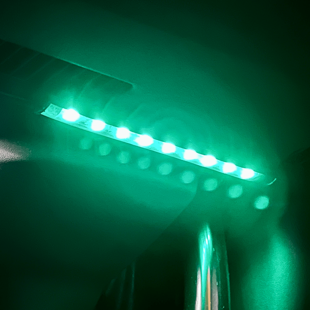 LED-ljus under sätena - många färgkombinationer