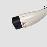 Närbild av vit Typ 2 laddkontakt med 32A 480V märkning för elbil.