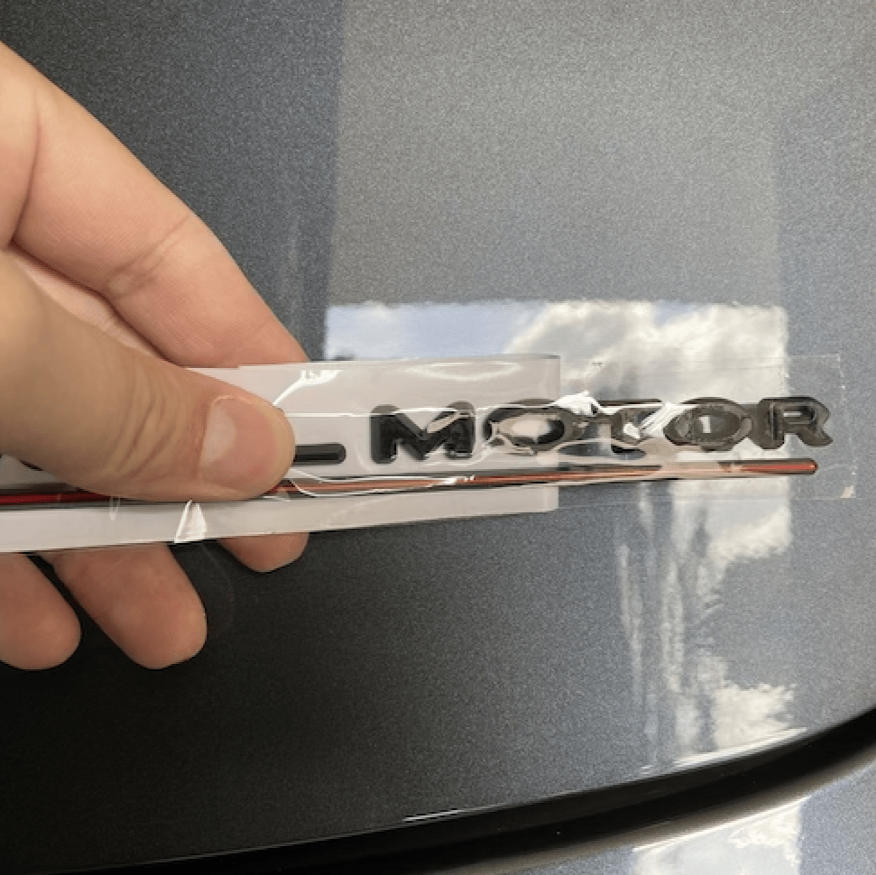 Dual Motor-emblem (flera färger)