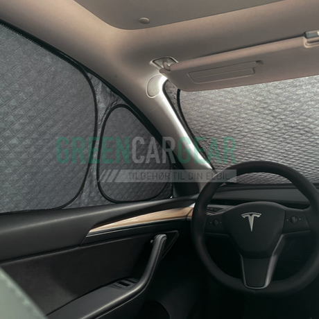 Avtäckt fönster i en Tesla Model Y