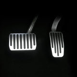 svart bild på aluminiumspedaler till Tesla