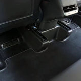 Skydd för säteskenor i en Tesla Model Y.
