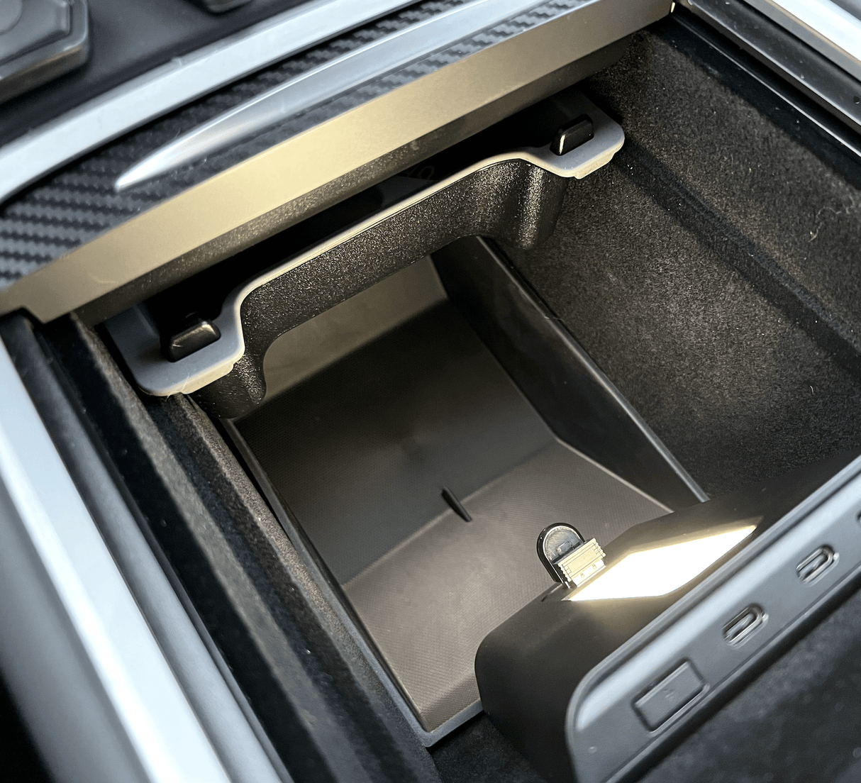 Box/underlag till mittkonsol. Passar Tesla Model 3/Y