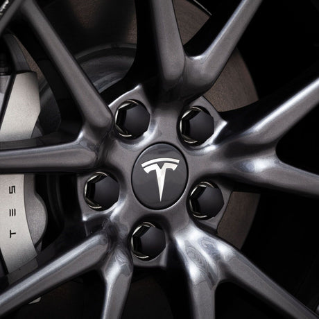 Aero Wheel Cap Kit för Tesla-hjul med navkapsel och mutterhattar.