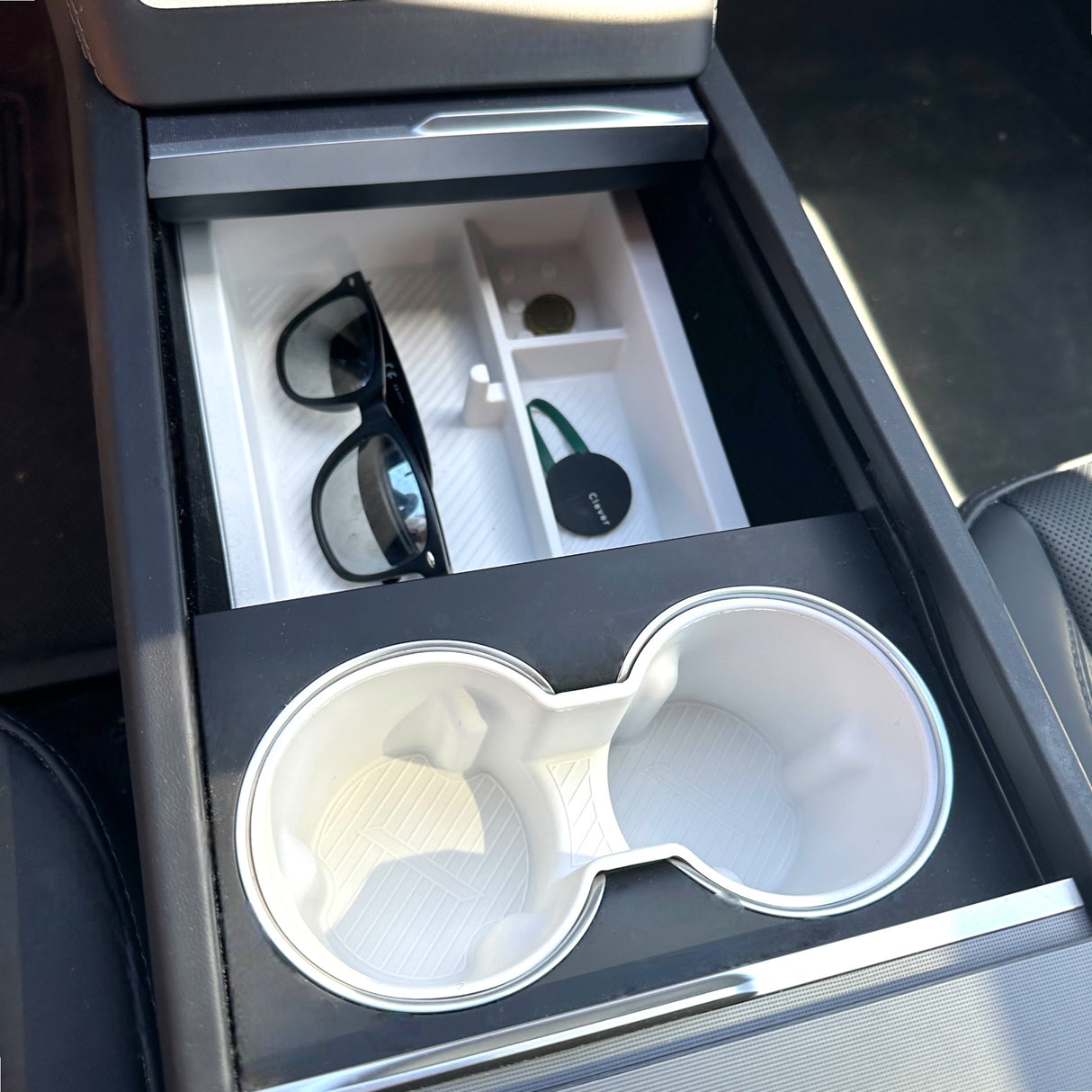 GCGM MAX-box med mugghållare i Tesla Model 3/Y interiör