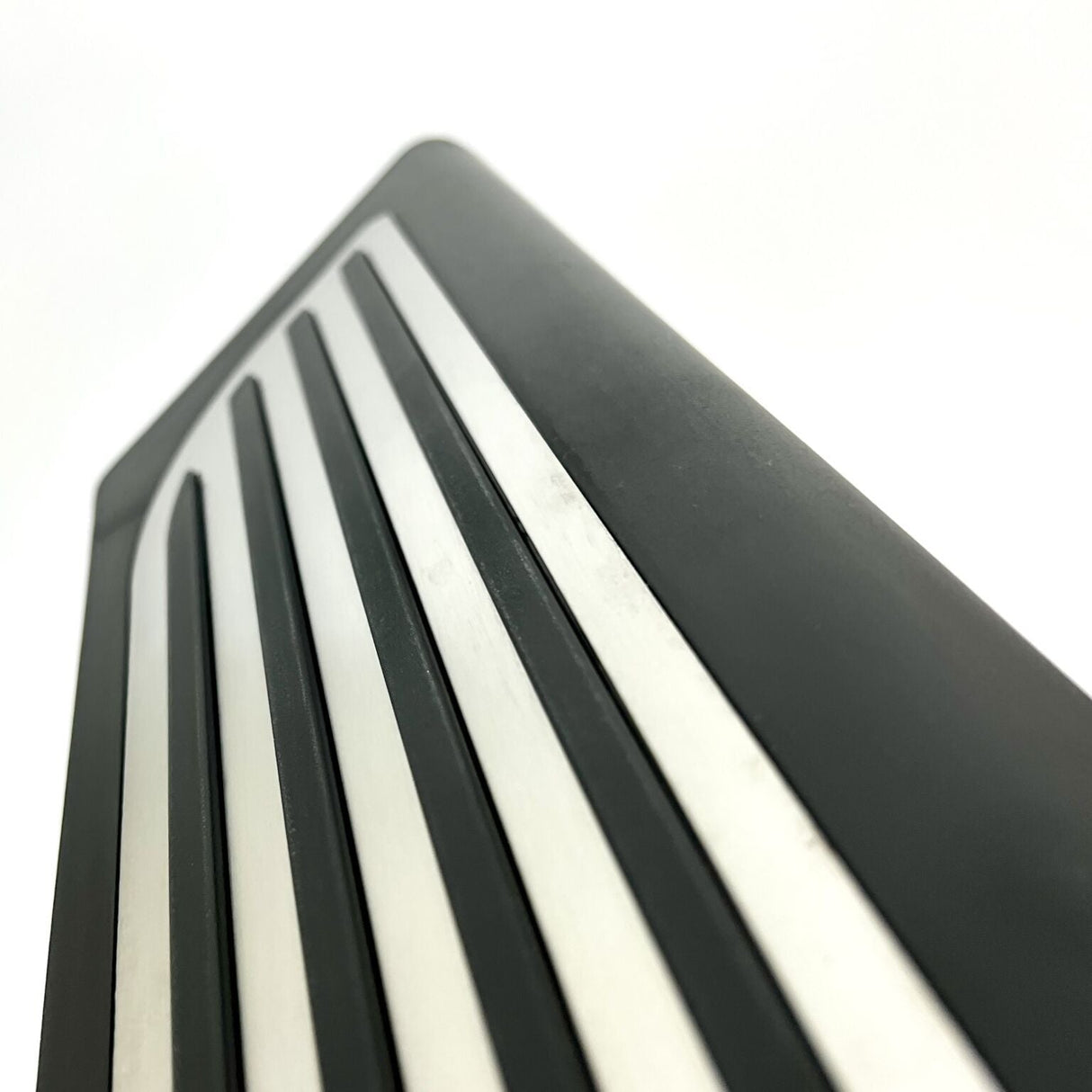 Fotstöd i blank aluminiumfinish till Tesla 3/Y