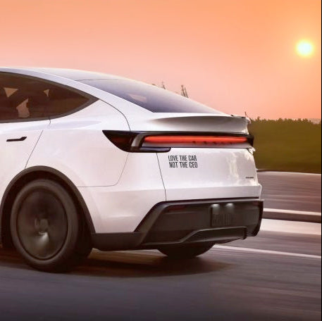 Klistermärke för Tesla – "Love The Car - Not The CEO"