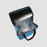 Blå kylväska 12 liter med öppet lock och isolerande silverfoder, klar för förvaring av mat eller dryck.