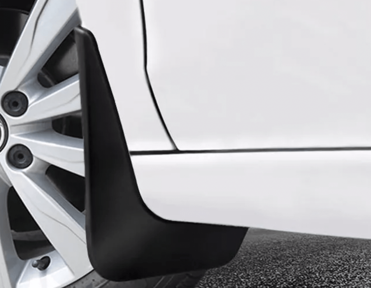 Stänkskydd till VW ID.4 bil framför ett hjul, förhindrar smuts och stänk.