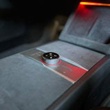 En monterad s3xy rattknopp i en Tesla